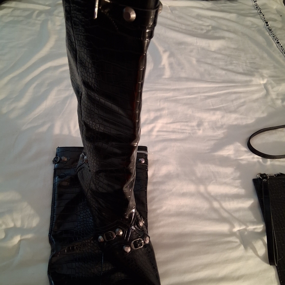 Boots Are NEW W/O Tags. Black Croc-Embossed Boots and Bag Set - Picture 4 of 8